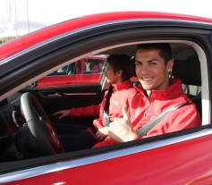 Cristiano Ronaldo probando el Audi A3 e-tron