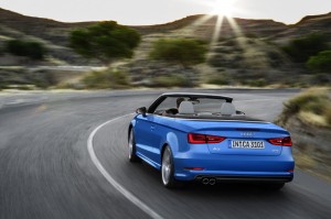 Audi A3 Cabrio Trasera Circulando