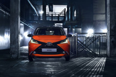 Nuevo Toyota AYGO -frontal rojo y negro