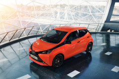 Nuevo Toyota AYGO -frontal rojo y negro