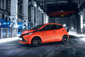 Nuevo Toyota AYGO -frontal rojo y negro