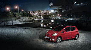 Toyota AYGO Rojo Frac Lateral